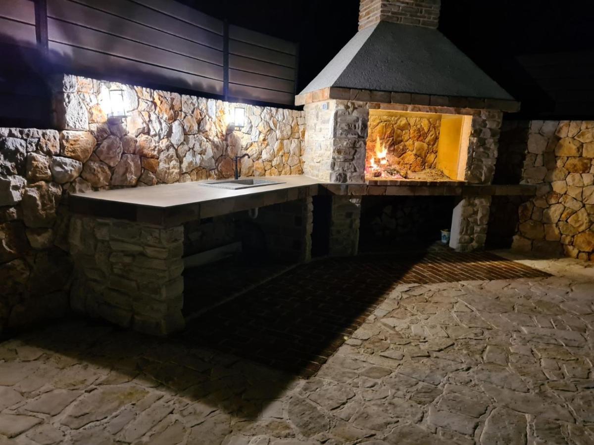 Villa Lulu Kamena Villa S Maslinikom Otok Krk Dobrinj Selo Gostinjac Krk Town Exterior foto