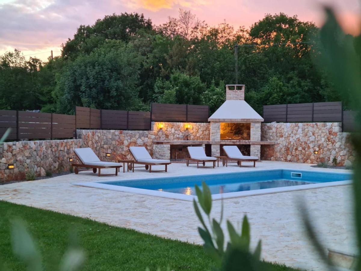 Villa Lulu Kamena Villa S Maslinikom Otok Krk Dobrinj Selo Gostinjac Krk Town Exterior foto
