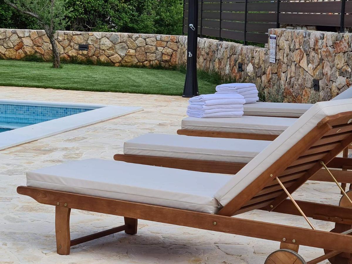 Villa Lulu Kamena Villa S Maslinikom Otok Krk Dobrinj Selo Gostinjac Krk Town Exterior foto