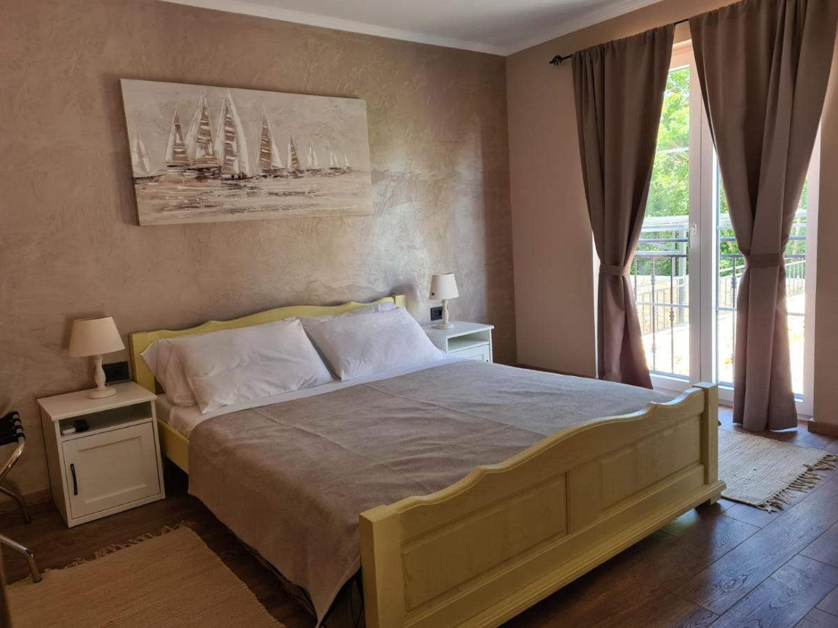 Villa Lulu Kamena Villa S Maslinikom Otok Krk Dobrinj Selo Gostinjac Krk Town Exterior foto