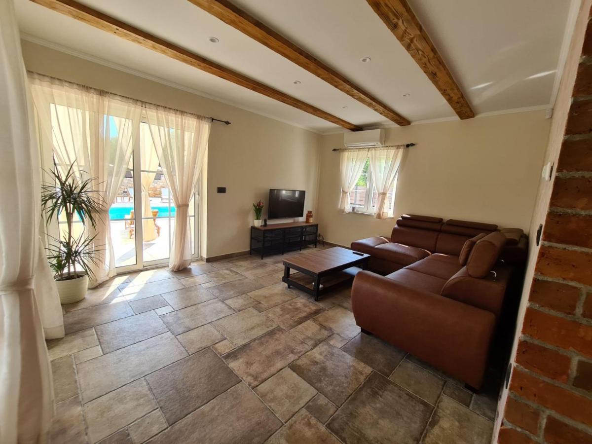 Villa Lulu Kamena Villa S Maslinikom Otok Krk Dobrinj Selo Gostinjac Krk Town Exterior foto