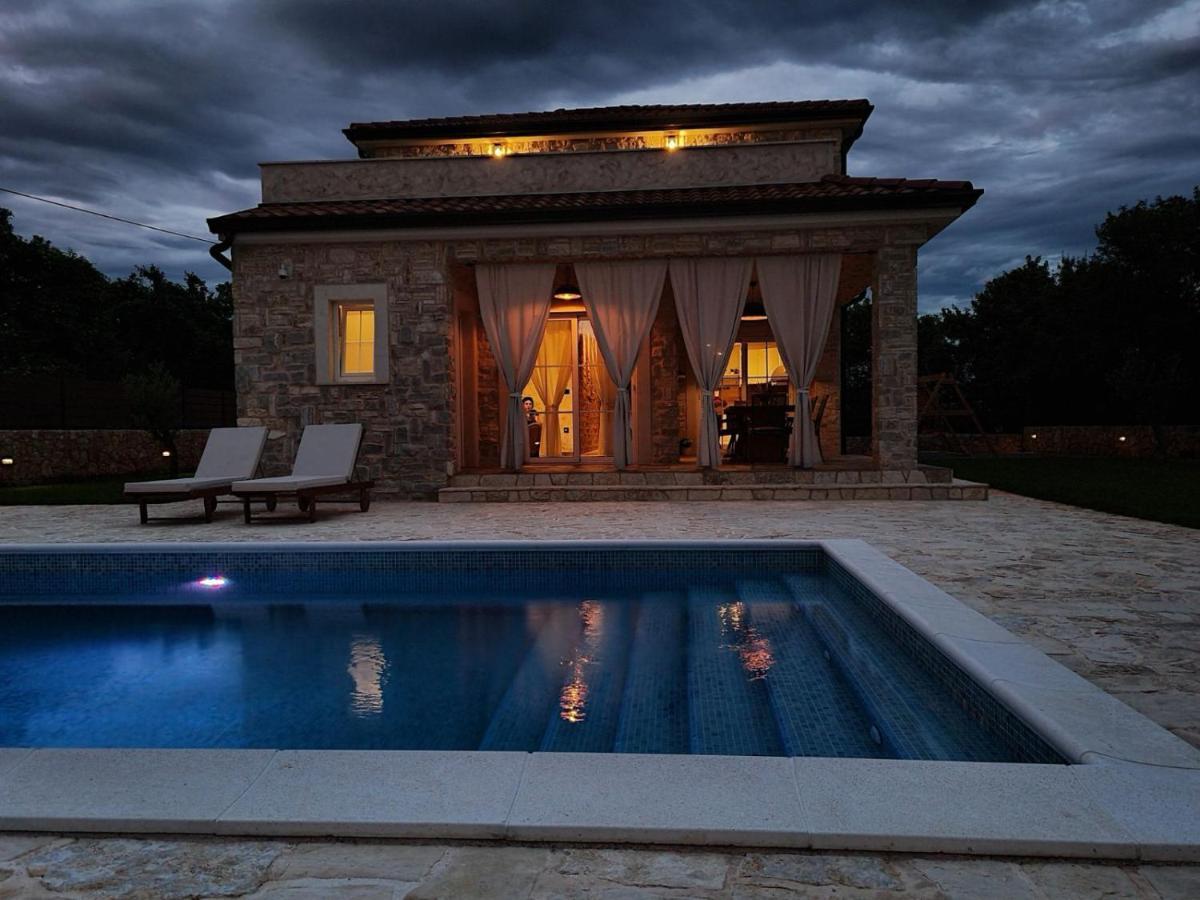 Villa Lulu Kamena Villa S Maslinikom Otok Krk Dobrinj Selo Gostinjac Krk Town Exterior foto